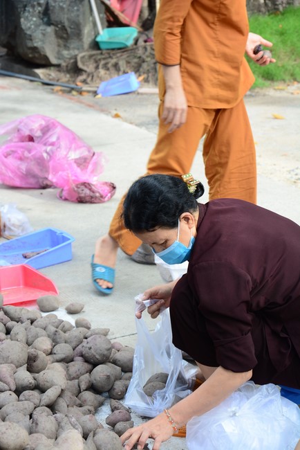 Continuing to support people in need in the Covid-19 pandemic of Hoang Phap Pagoda (series 2)